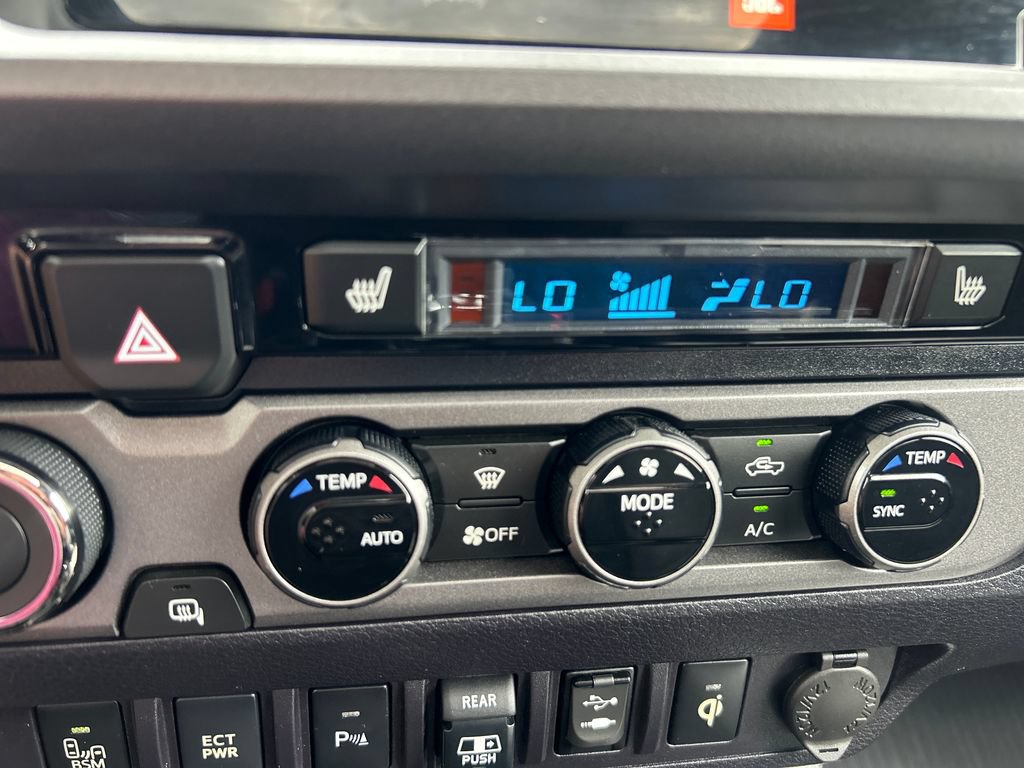 Certified 2018 Toyota Tacoma TRD Sport AWD/4WD image 32