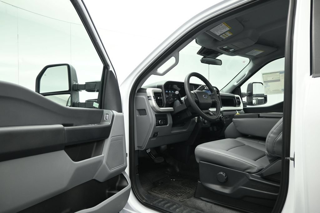 New 2026 Ford F350 XL w/ XL Chrome Package RWD image 5