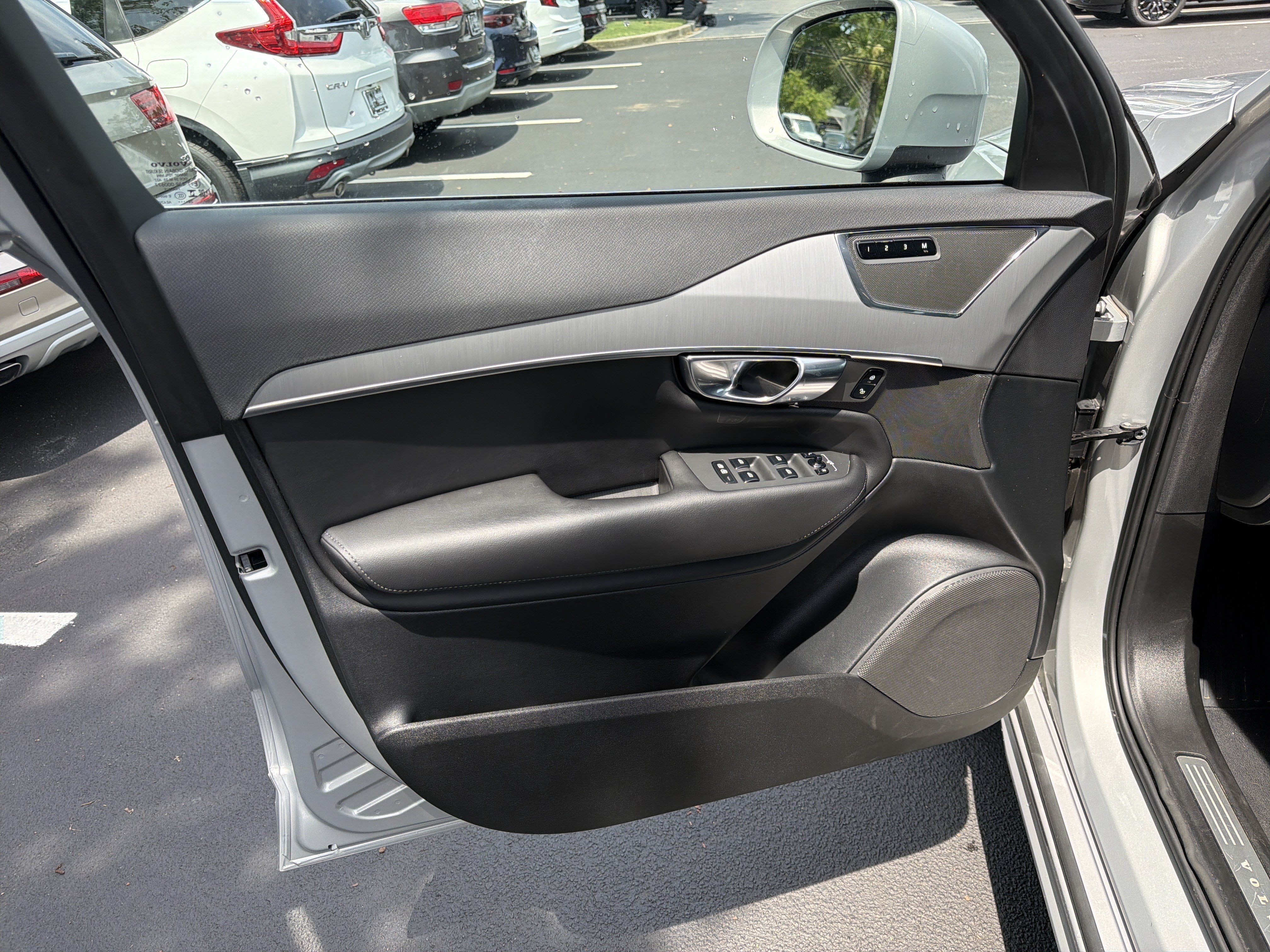 Certified 2025 Volvo XC90 B5 Core AWD/4WD image 14