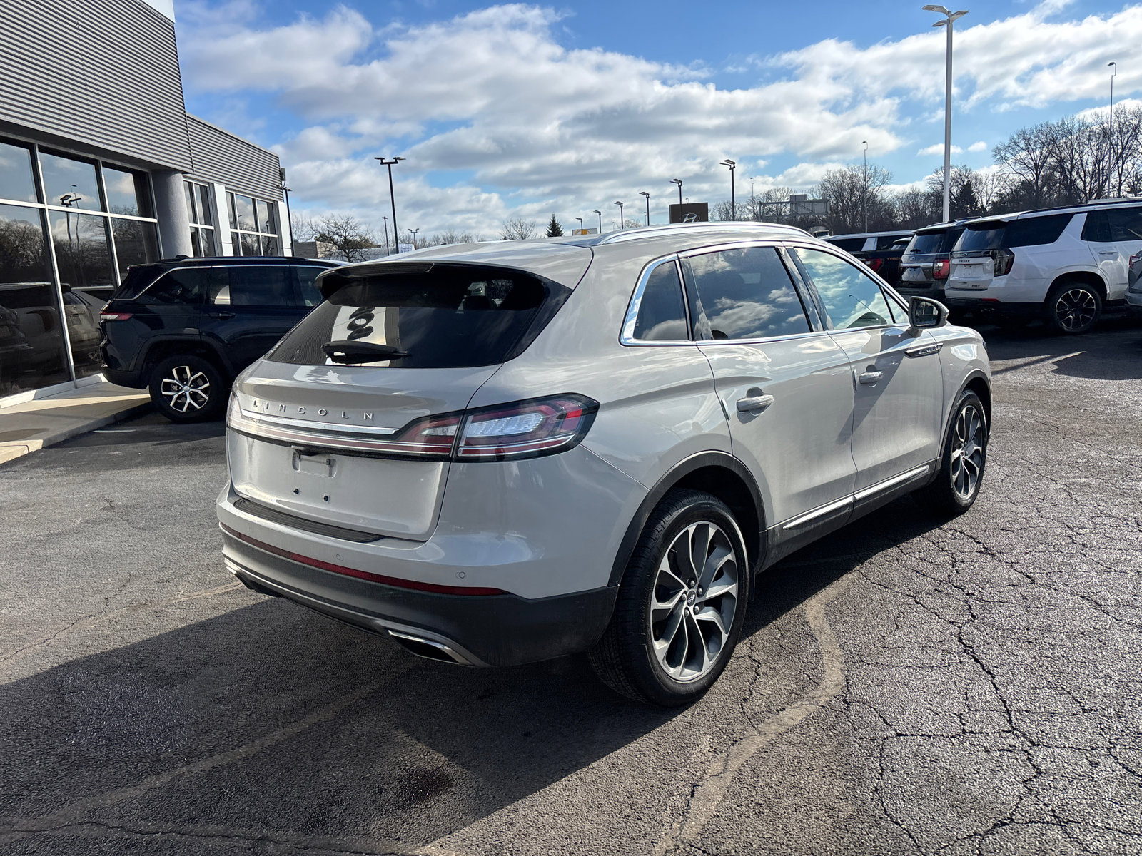 Certified 2022 Lincoln Nautilus Reserve w/ Cargo Utility Package image 7