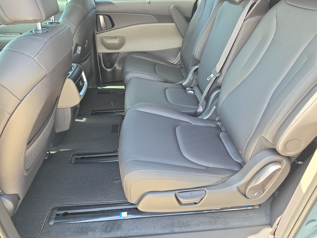 New 2027 Kia Carnival EX FWD image 17