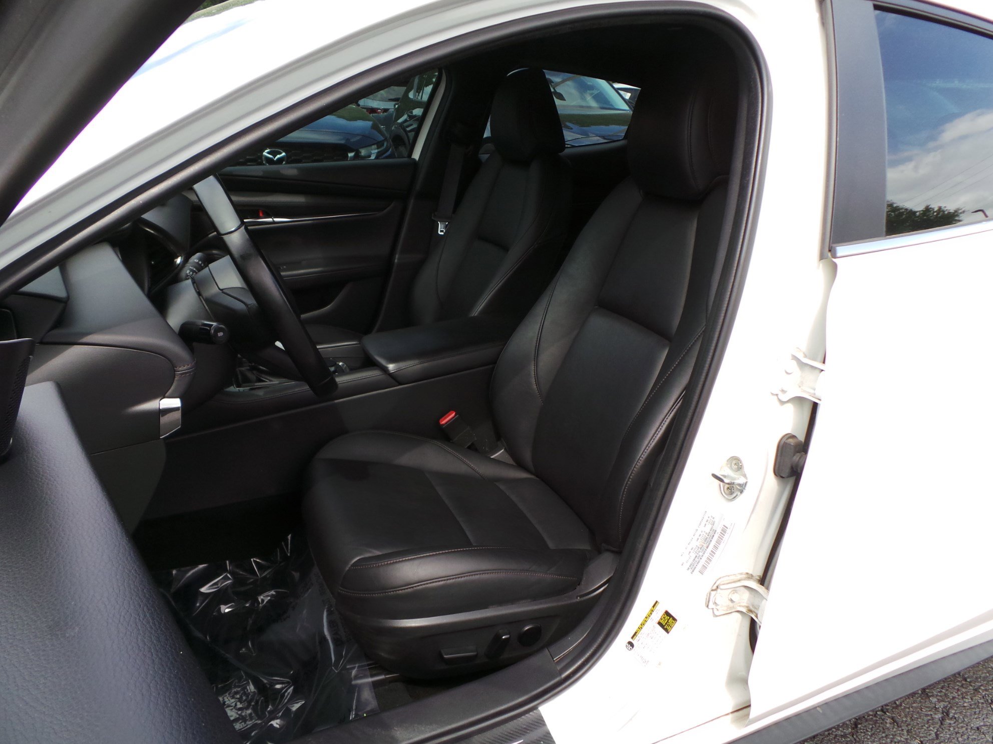 Used 2023 MAZDA MAZDA3 s FWD image 8