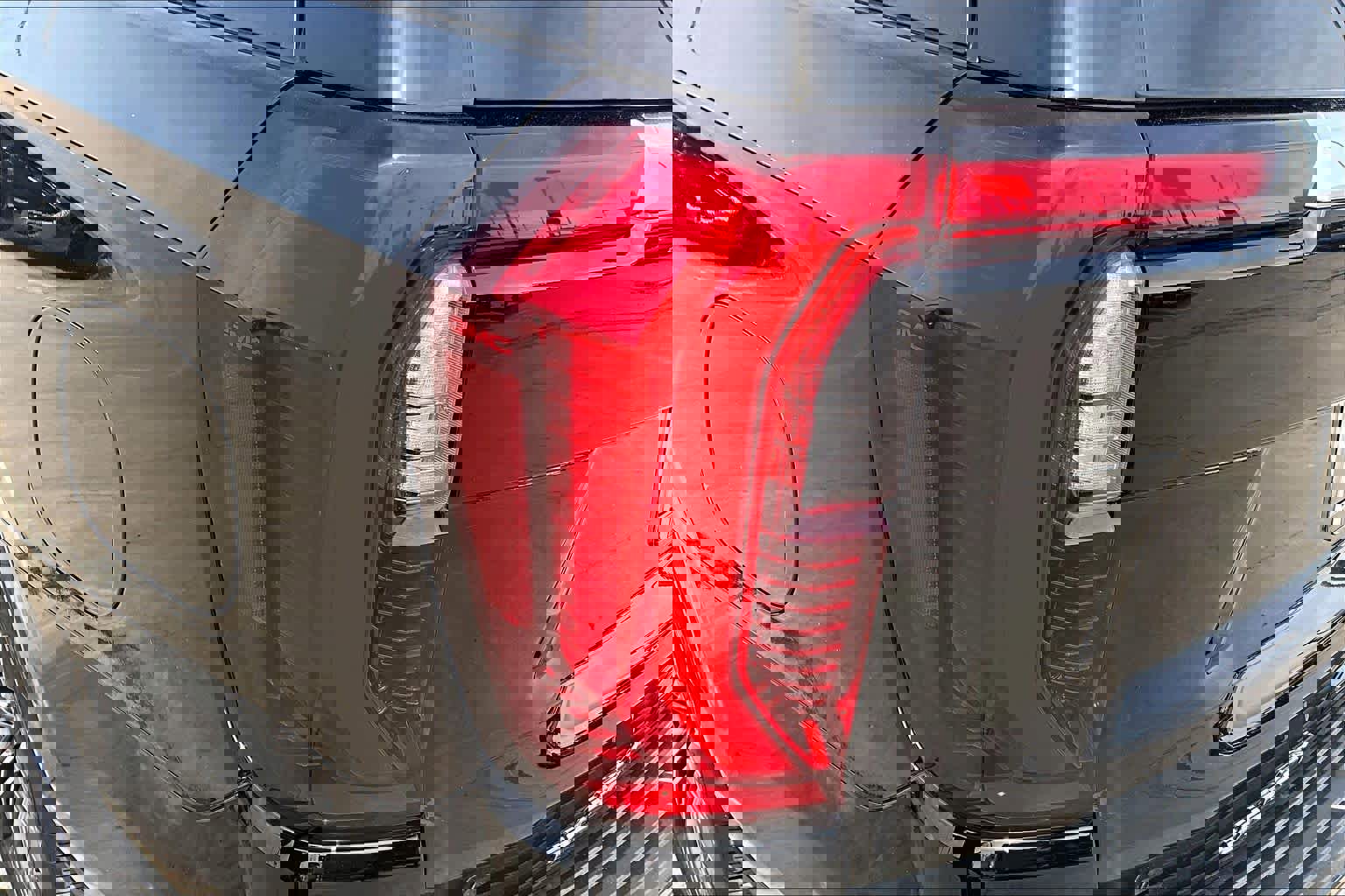 Used 2026 GMC Yukon XL Elevation w/ Elevation Premium Package image 29