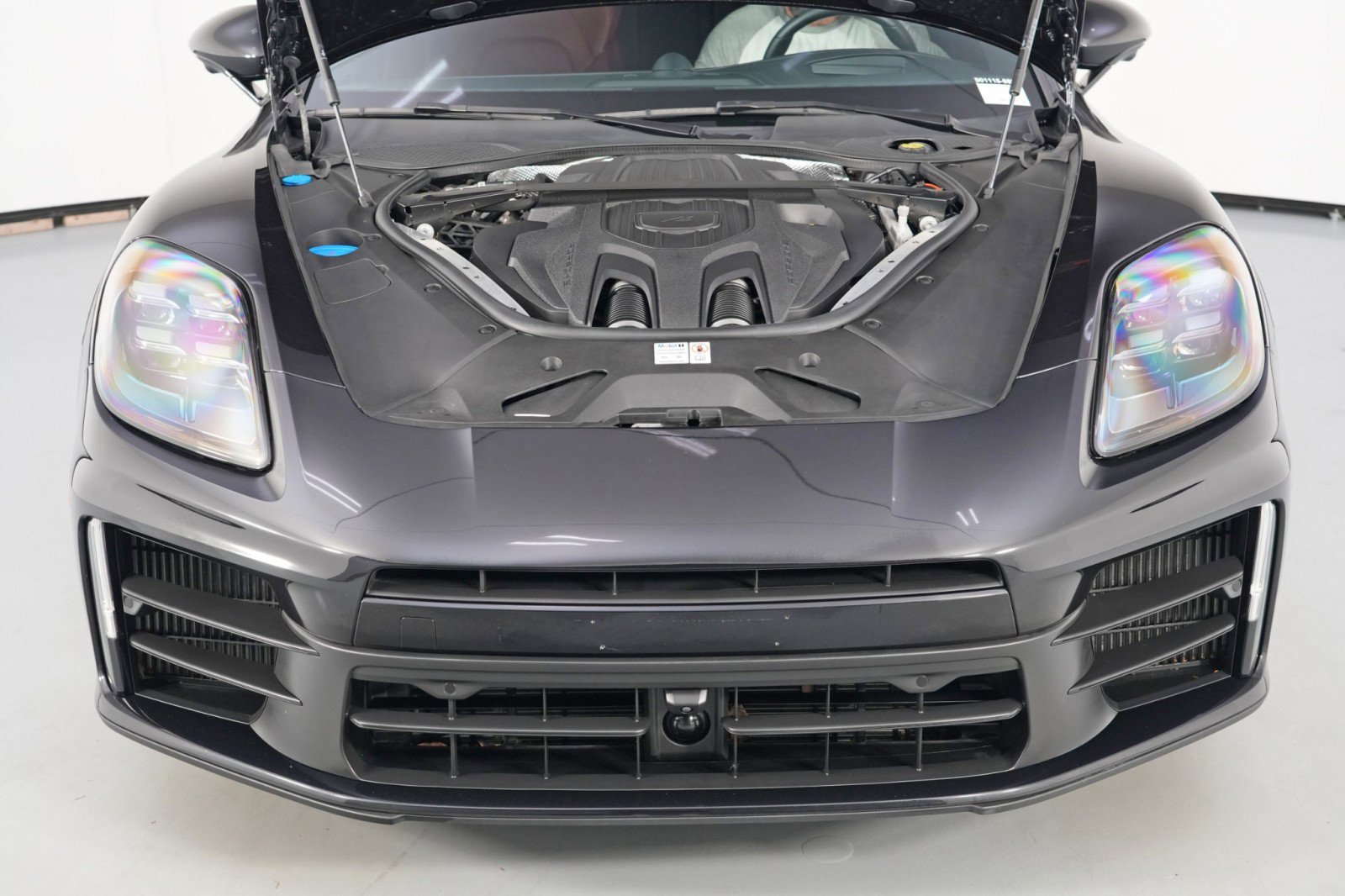 Used 2024 Porsche Panamera image 8