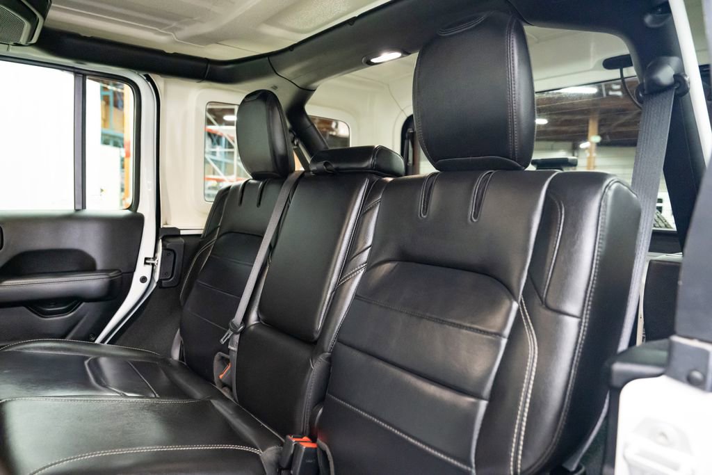 Used 2023 Jeep Wrangler Unlimited Sahara image 24