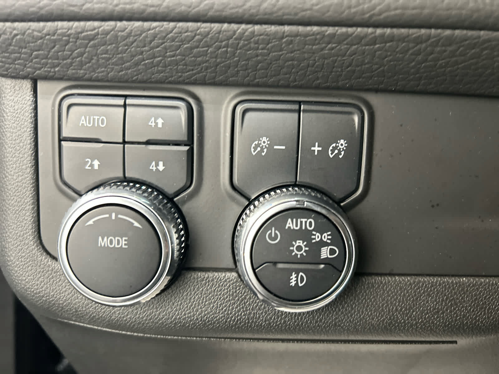 Used 2024 GMC Yukon XL Denali AWD/4WD image 8