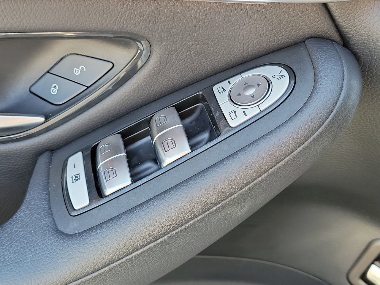 Certified 2022 Mercedes-Benz GLC 300 image 26