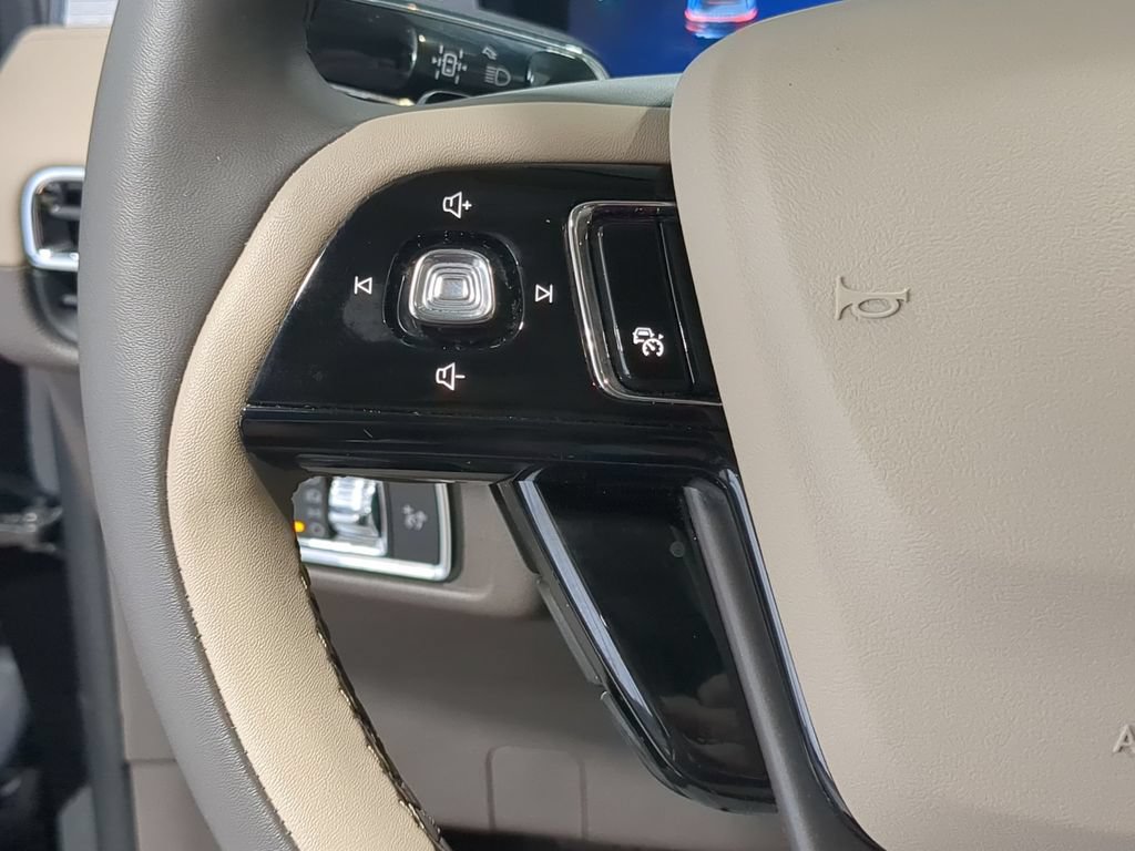 Used 2023 Lincoln Corsair AWD w/ Equipment Group 101A image 23