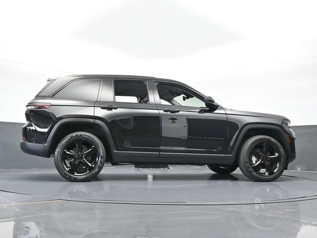 Used 2023 Jeep Grand Cherokee Limited w/ Black Appearance Package image 64
