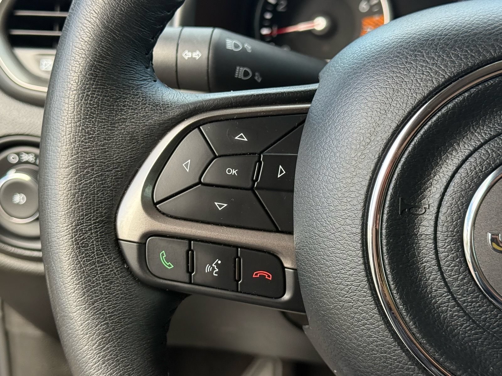 Used 2022 Jeep Renegade Latitude w/ Convenience Group AWD/4WD image 16