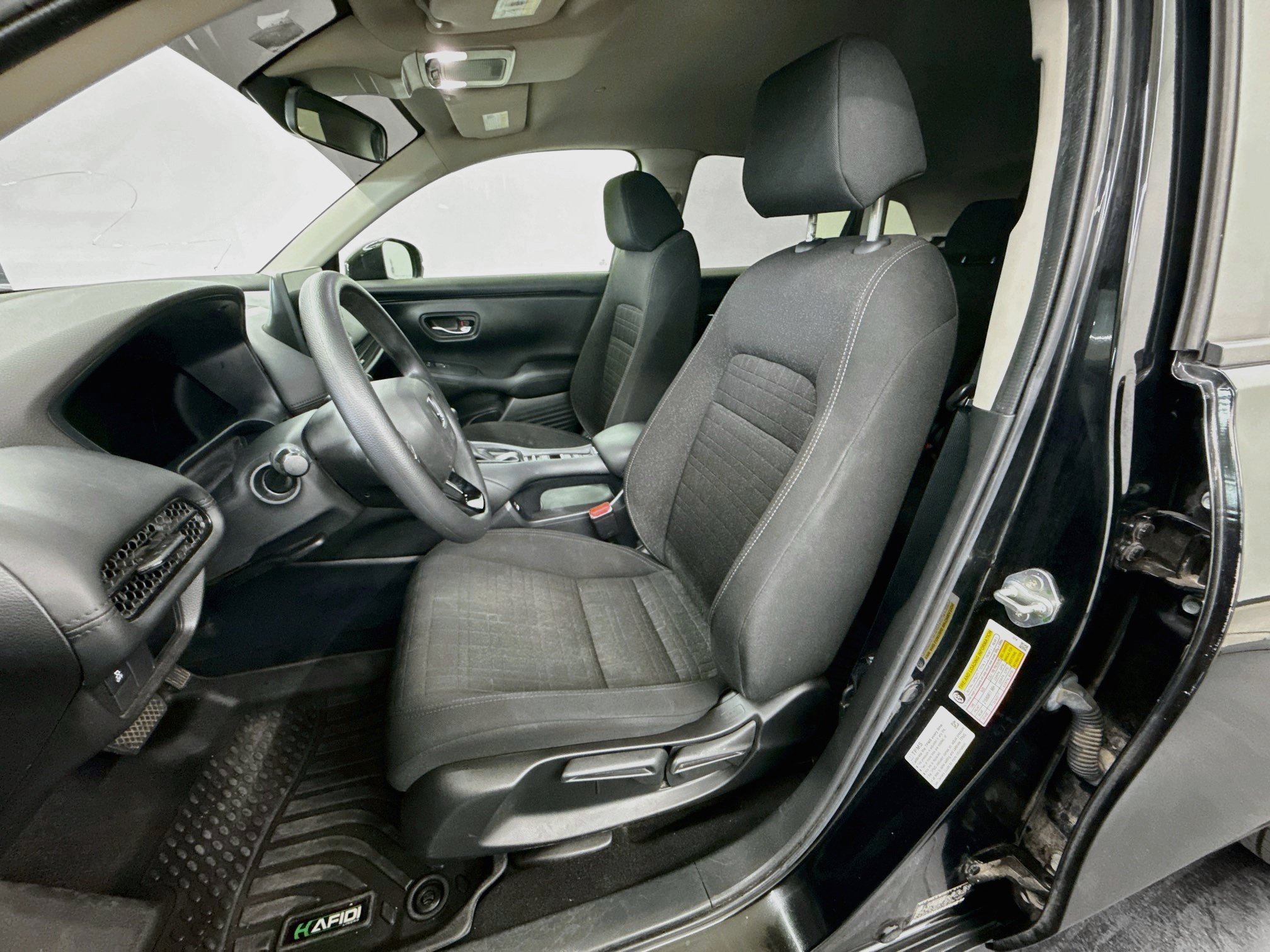 Used 2023 Honda HR-V LX image 13