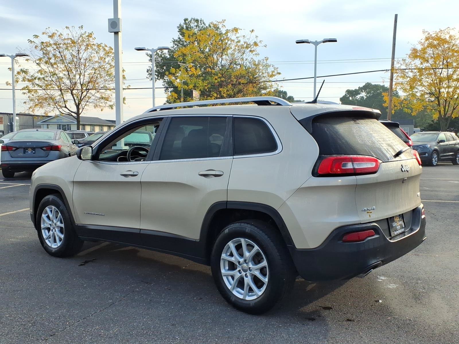 Used 2015 Jeep Cherokee Latitude AWD/4WD image 9