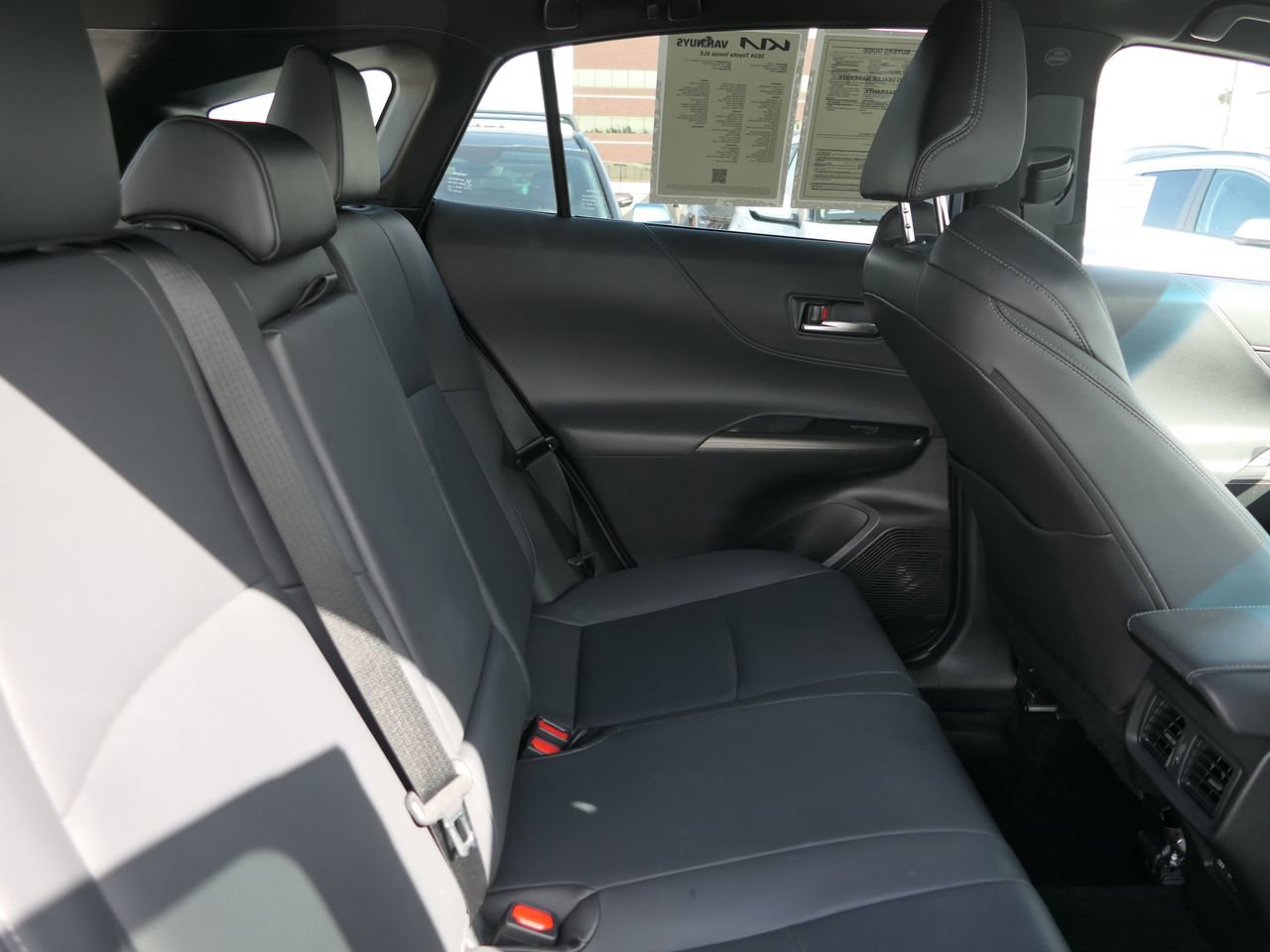 Used 2024 Toyota Venza XLE image 29