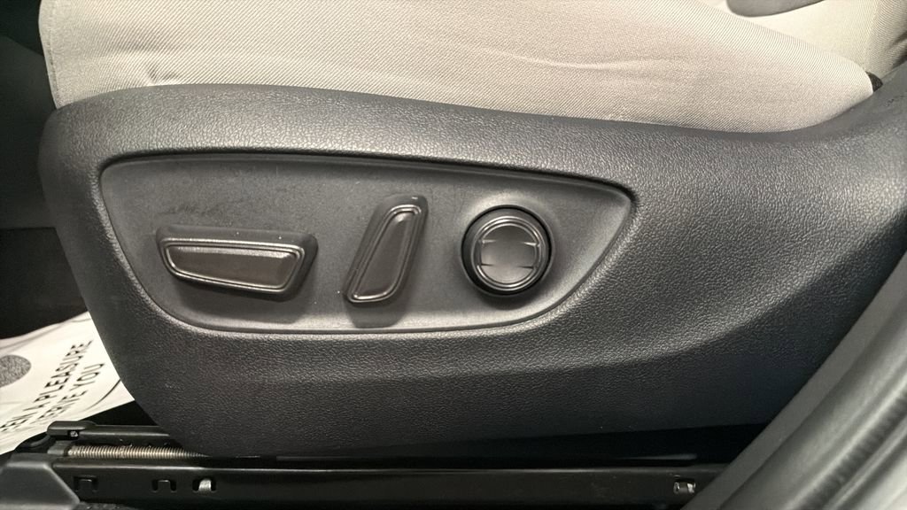 Used 2025 Toyota RAV4 XLE w/ Convenience Package AWD/4WD image 15