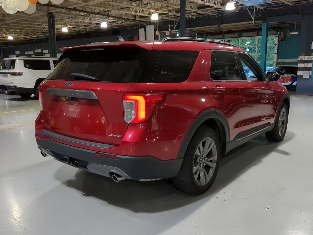 Used 2022 Ford Explorer XLT w/ Equipment Group 202A AWD/4WD image 8