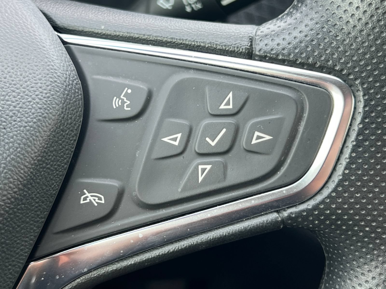 Used 2025 Chevrolet Malibu LT FWD image 19