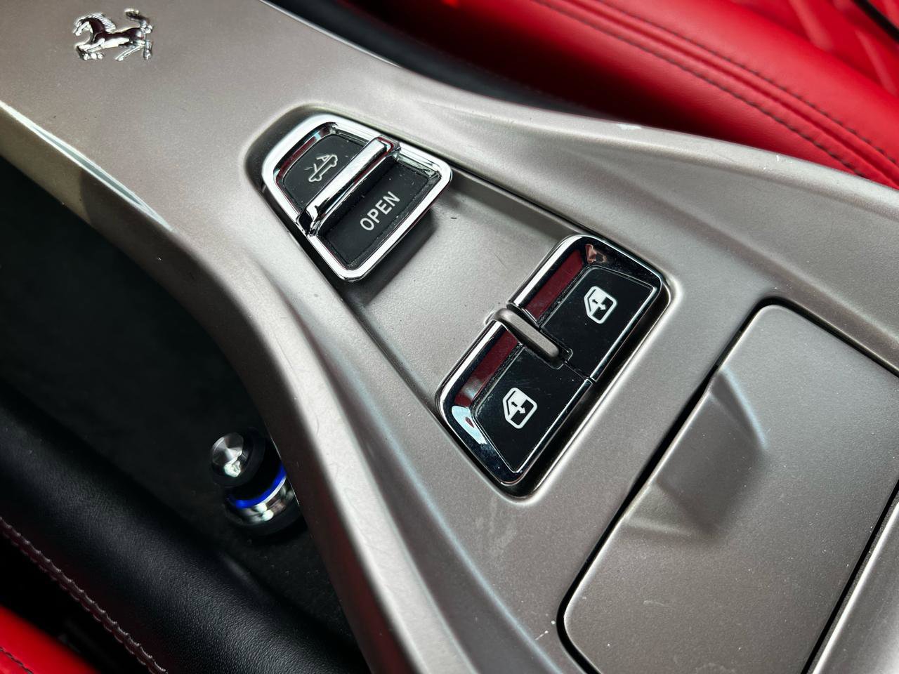 Used 2012 Ferrari California image 21