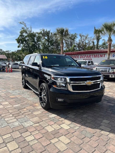 Used 2016 Chevrolet Suburban LT w/ Luxury Package RWD image 3