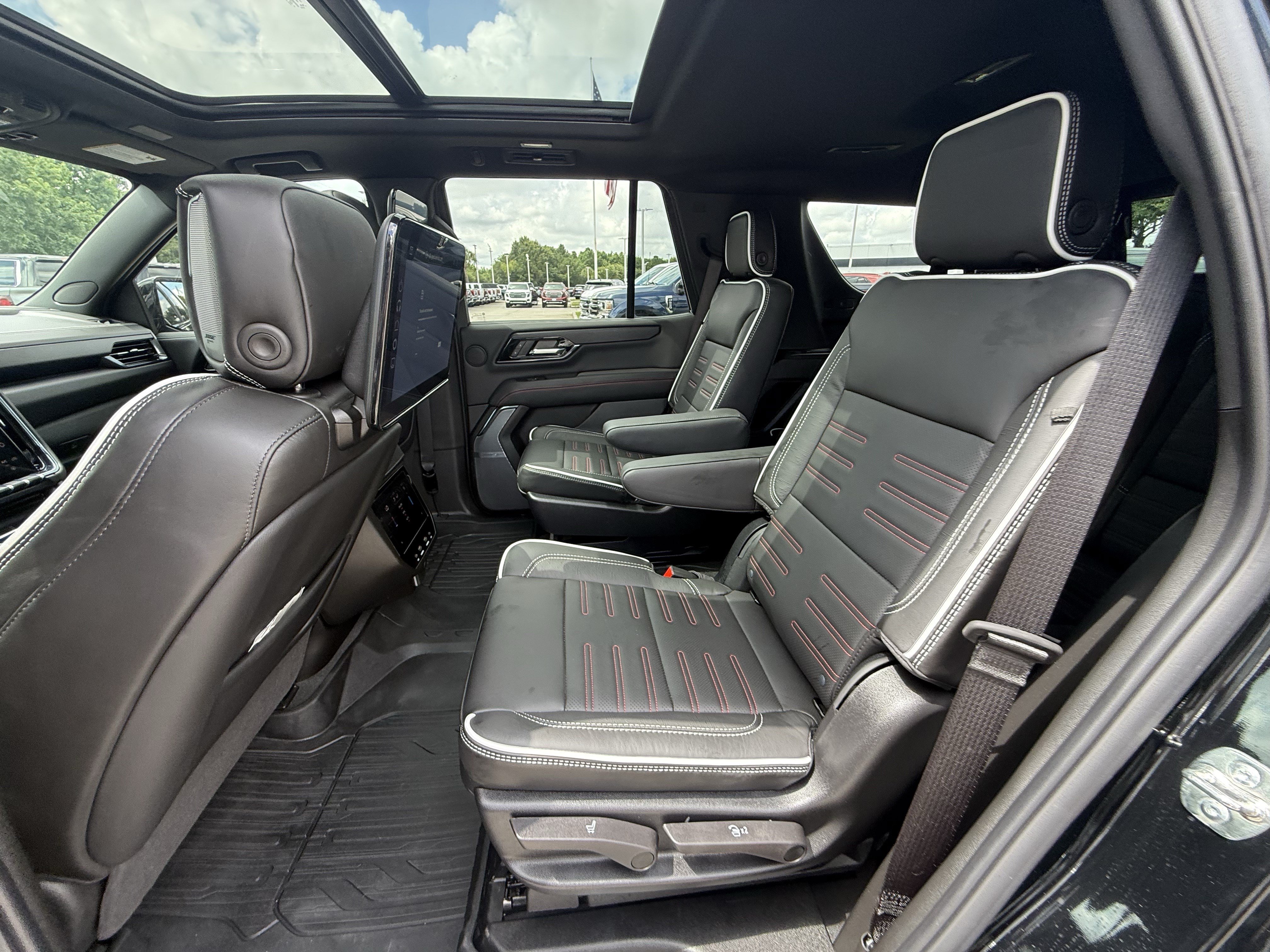 Used 2026 GMC Yukon AT4 Ultimate w/ LPO, Floor Liner Package AWD/4WD image 28