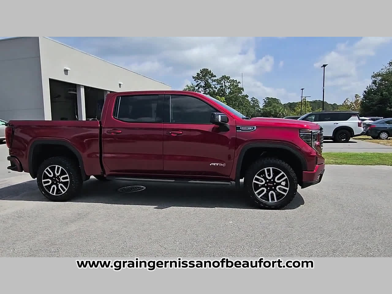 Used 2025 GMC Sierra 1500 AT4 w/ AT4 Premium Package AWD/4WD image 31