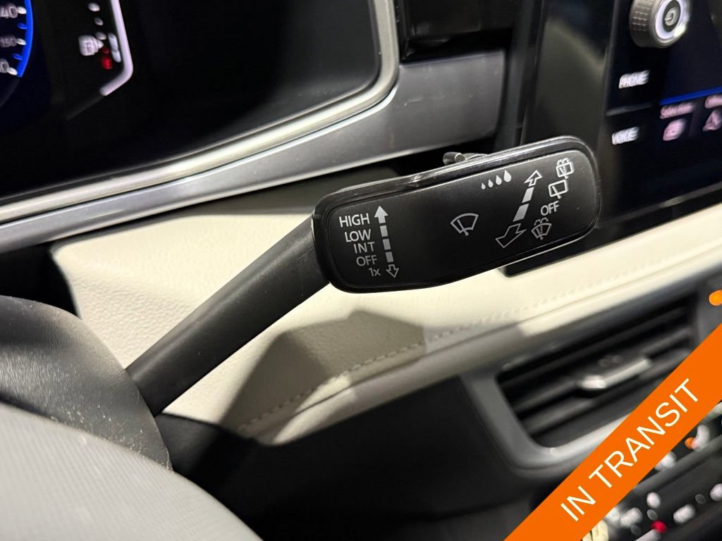Used 2025 Volkswagen Taos SEL AWD/4WD image 17