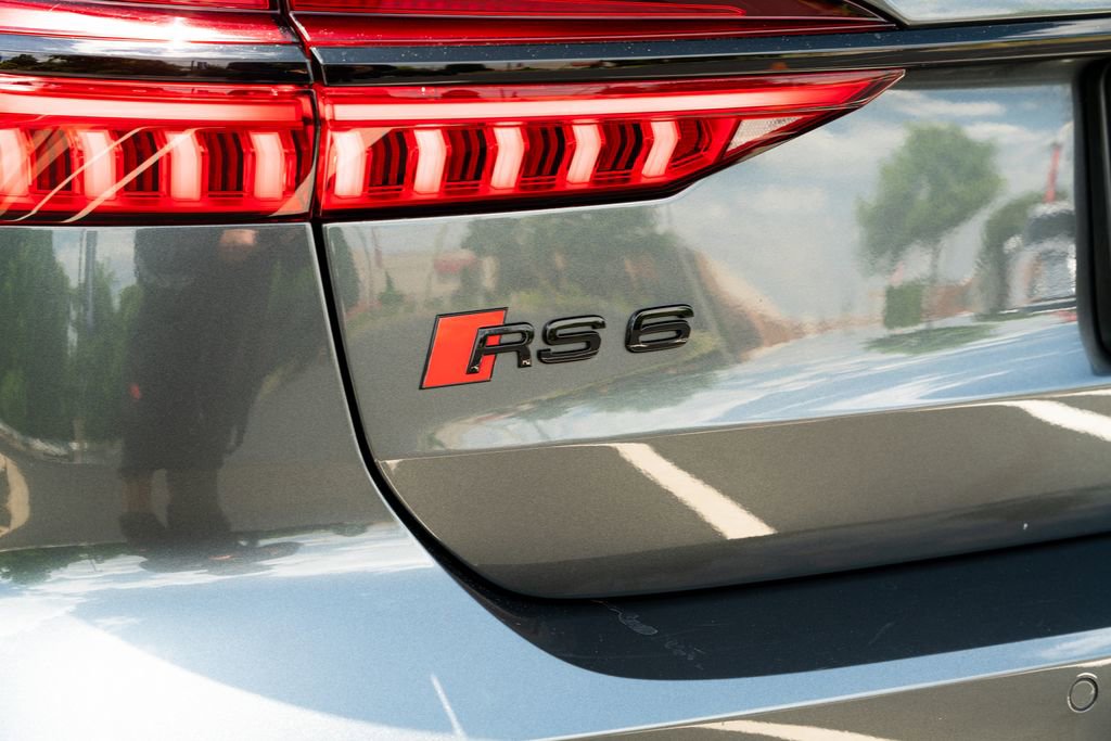 Used 2022 Audi RS 6 w/ Executive Package AWD/4WD image 22