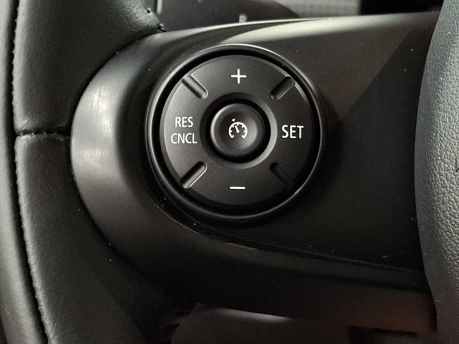 Used 2021 MINI Cooper 4-Door Hardtop w/ Storage Package FWD image 18
