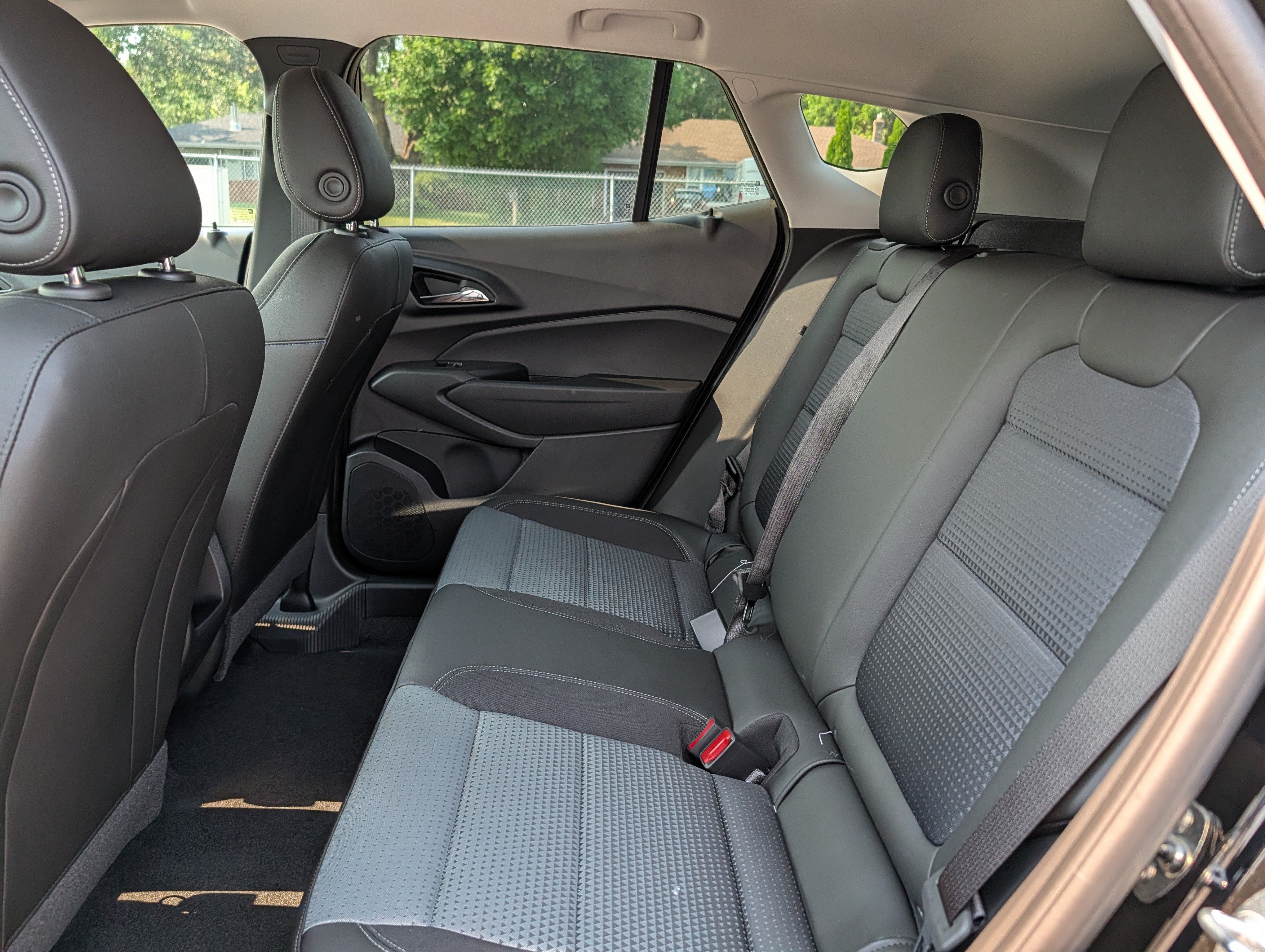 New 2026 Chevrolet Trax LT w/ Sunroof Package FWD image 9