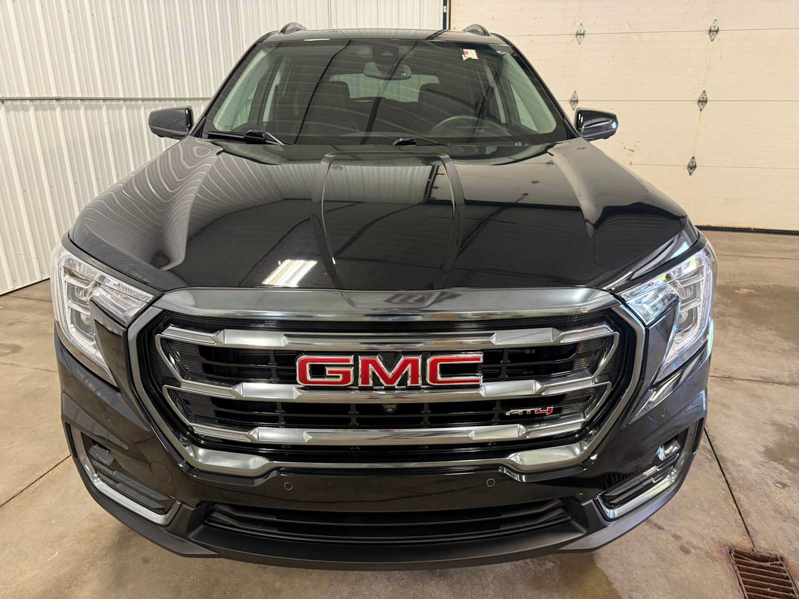 Used 2024 GMC Terrain AT4 w/ Tech Package AWD/4WD image 3