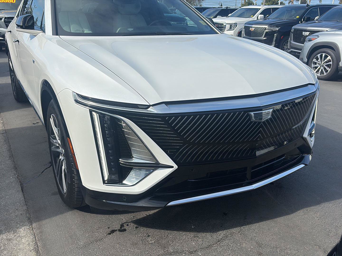 Used 2024 Cadillac Lyriq Luxury AWD/4WD image 18