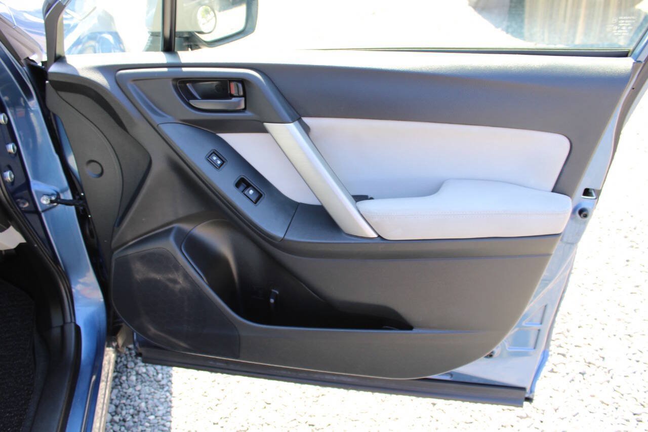 Used 2014 Subaru Forester 2.5i Premium AWD/4WD image 22