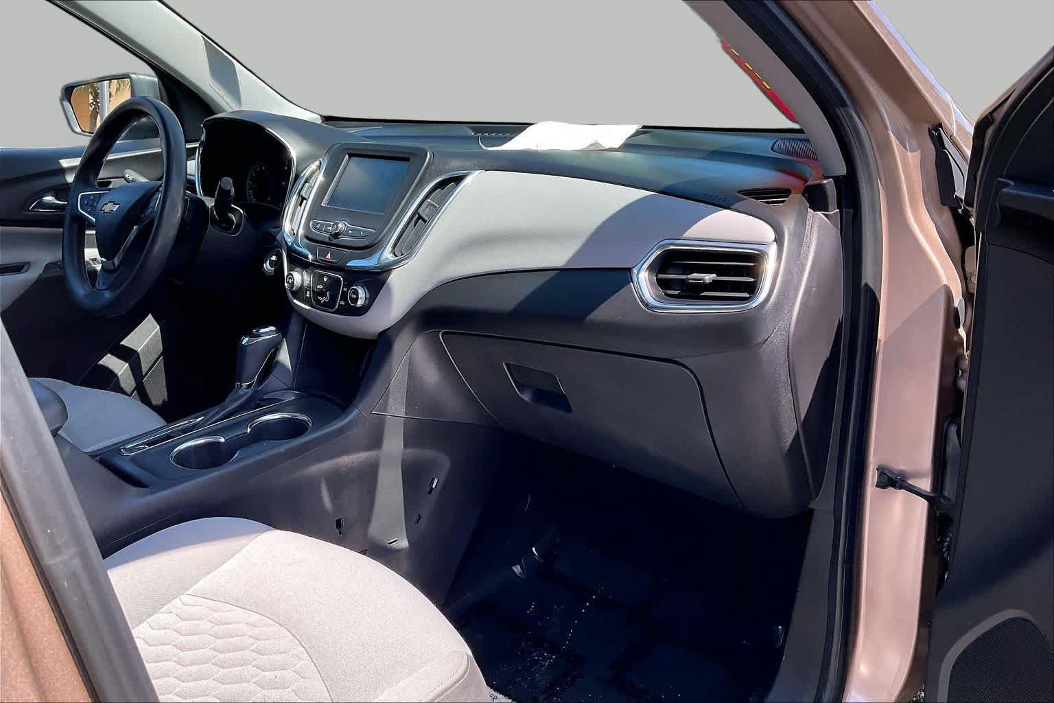Used 2018 Chevrolet Equinox LS FWD image 16