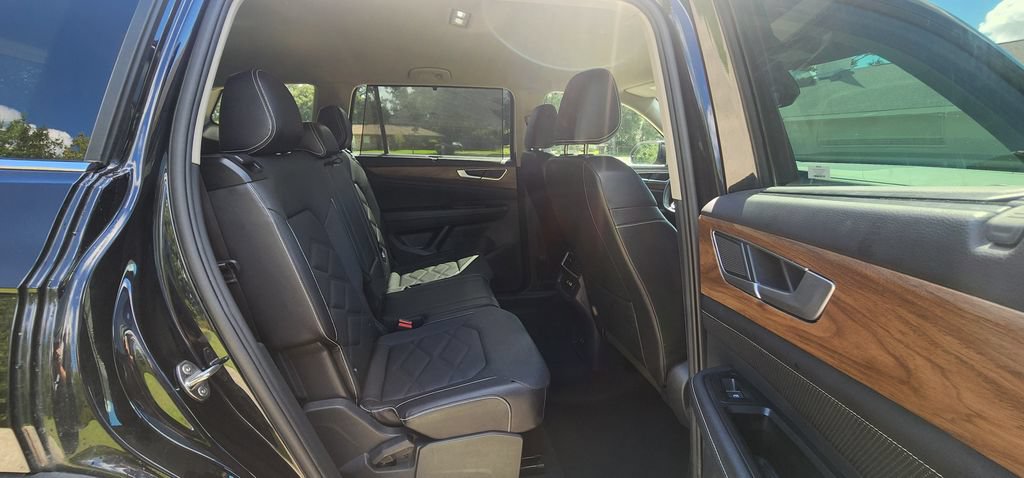 Used 2025 Volkswagen Atlas SE AWD/4WD image 25