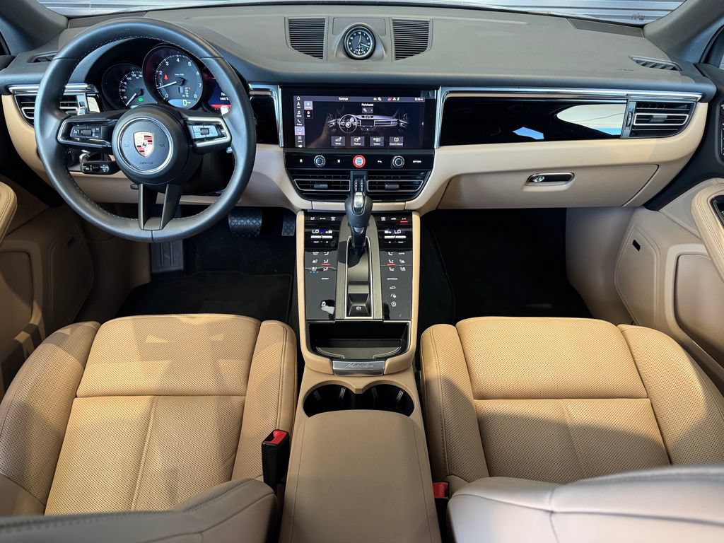 Certified 2026 Porsche Macan AWD/4WD image 39