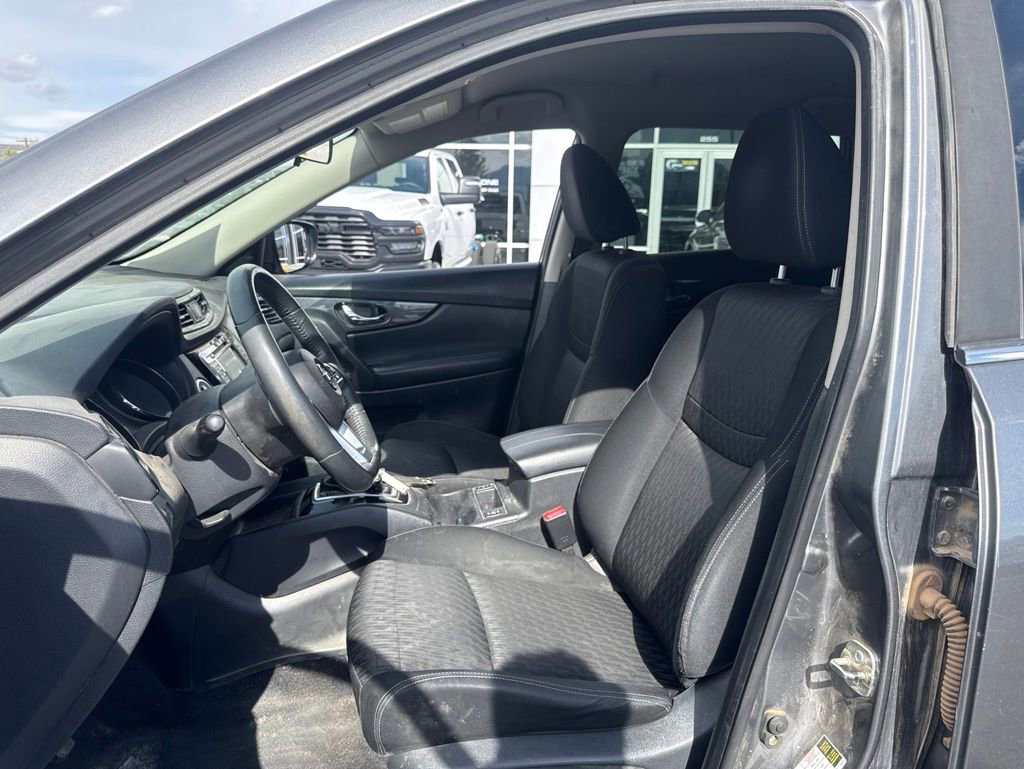 Used 2017 Nissan Rogue SV w/ SV Premium Package AWD/4WD image 9