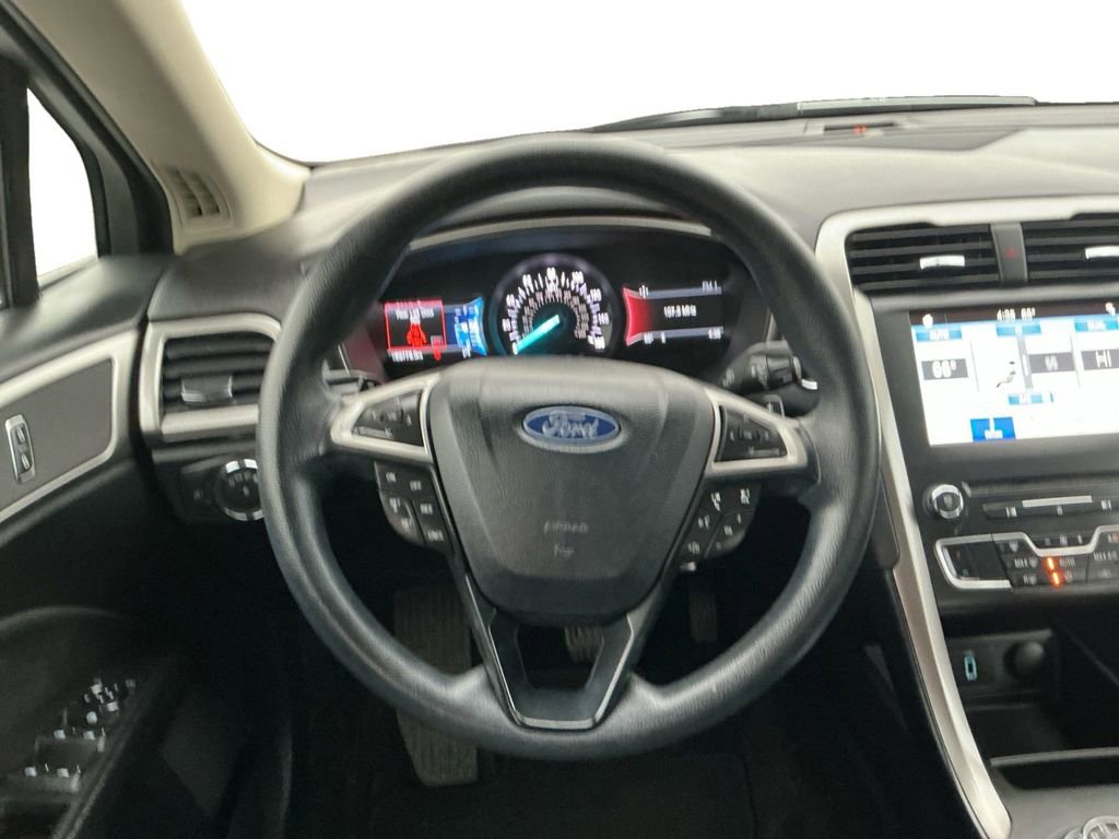 Used 2018 Ford Fusion SE w/ Fusion SE Technology Package image 18