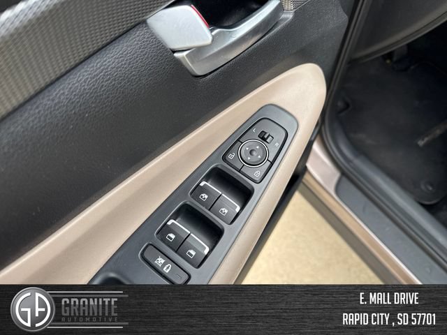 Used 2020 Hyundai Santa Fe SEL AWD/4WD image 12