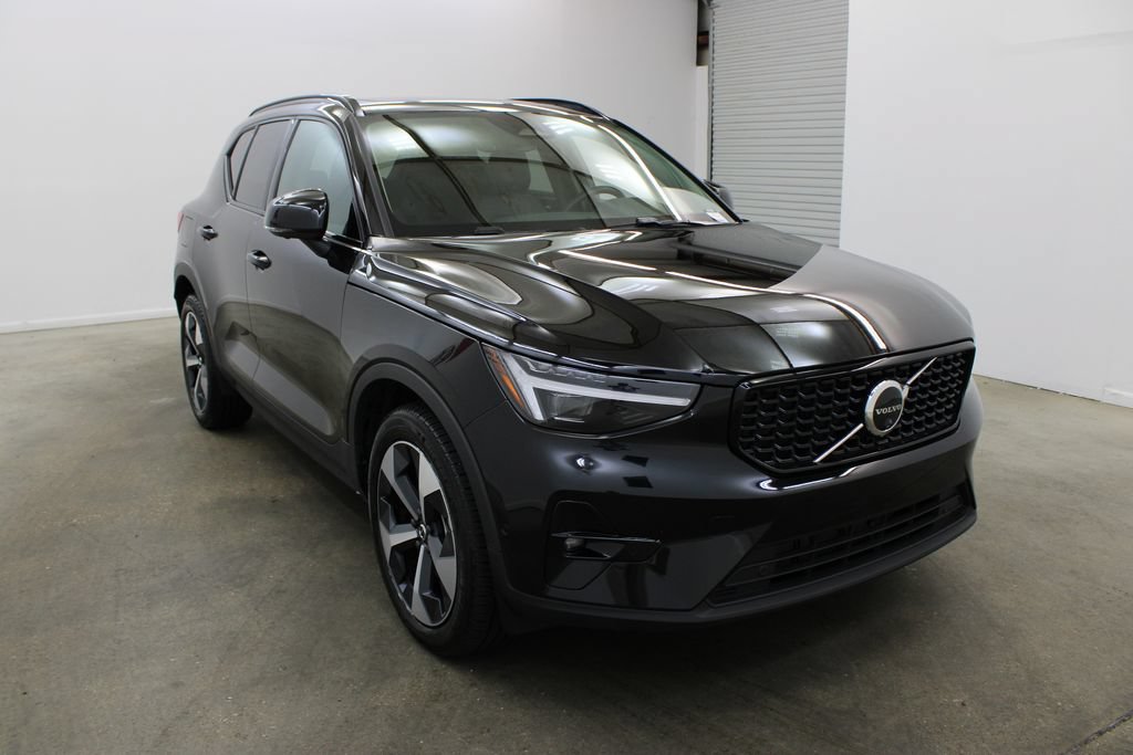 Used 2026 Volvo XC40 B5 Plus AWD/4WD image 6