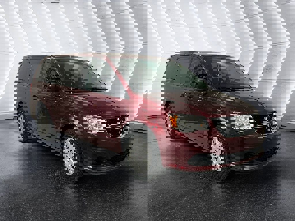 Used 2018 Dodge Grand Caravan SE w/ UConnect Hands-Free Group