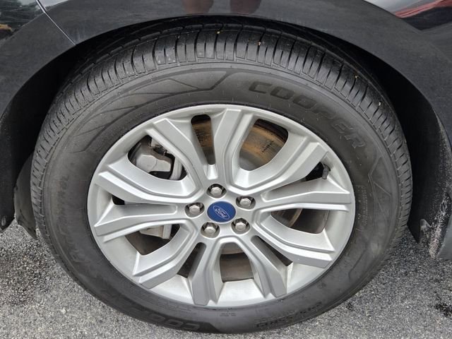 Certified 2022 Ford Edge Titanium w/ Equipment Group 301A AWD/4WD image 17