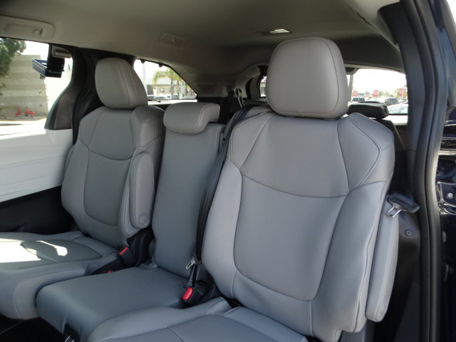 New 2026 Toyota Sienna XLE FWD image 12
