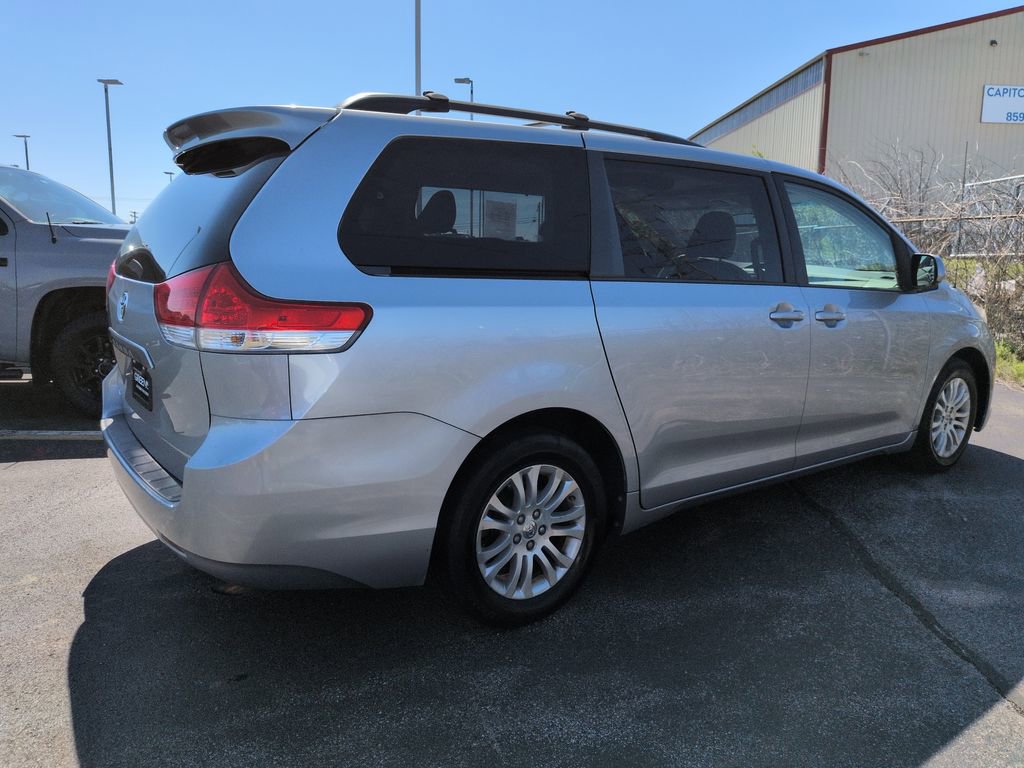 Used 2013 Toyota Sienna XLE image 5