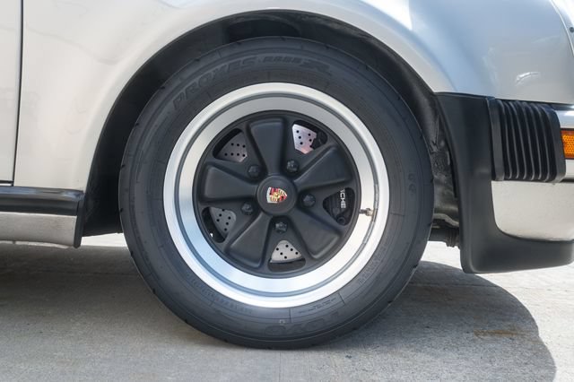 Used 1989 Porsche 911 Carrera RWD image 25