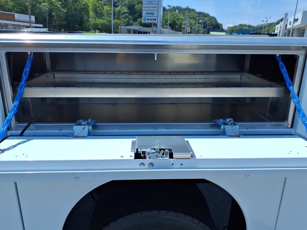 New 2026 RAM 4500 Tradesman w/ Chrome Appearance Group AWD/4WD image 16