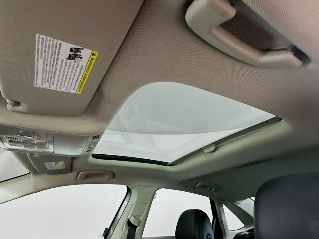 Used 2022 Volkswagen Jetta SE w/ Panoramic Sunroof Package FWD image 11