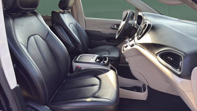 Used 2024 Chrysler Pacifica Touring-L image 50