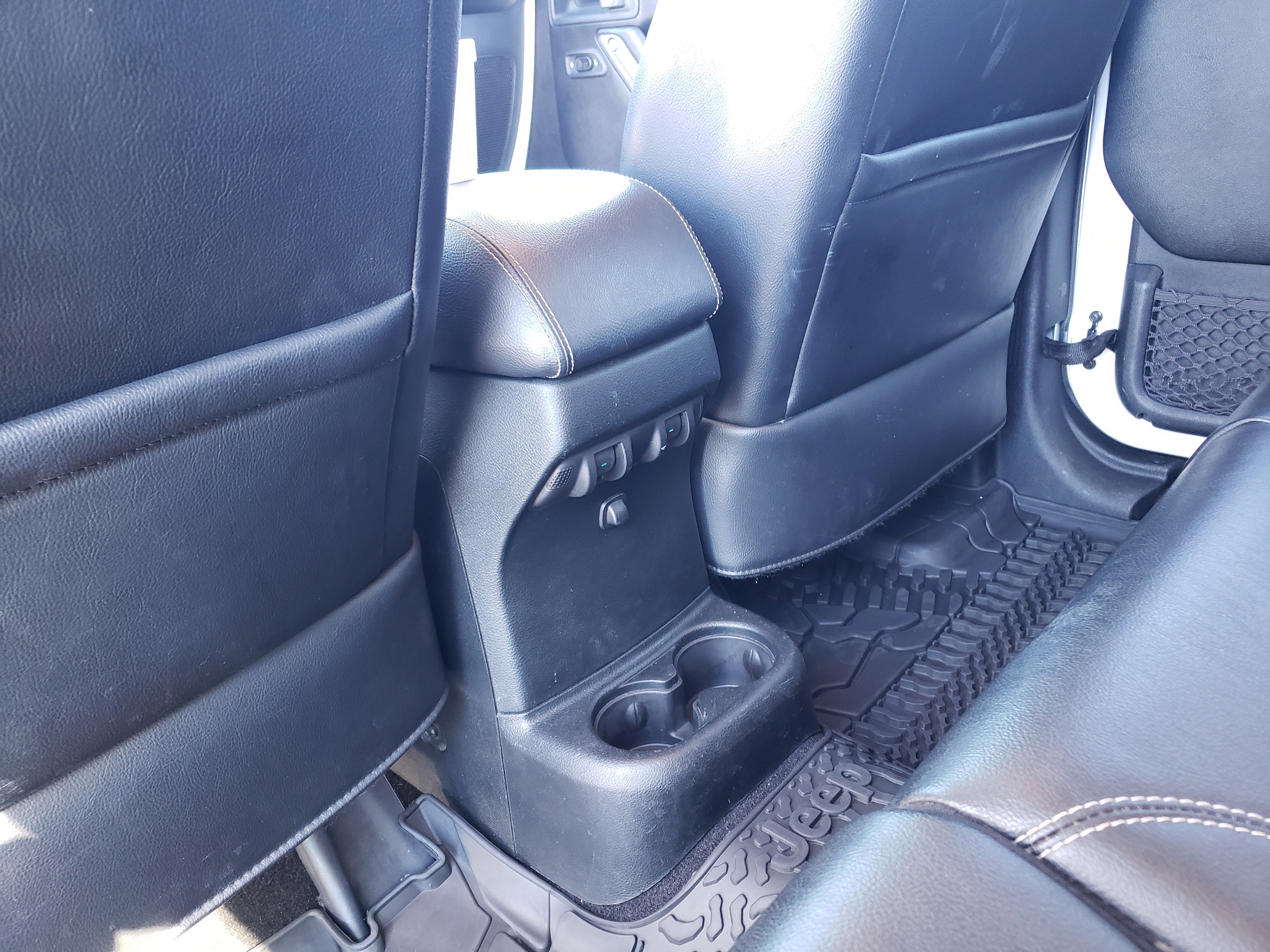 Used 2018 Jeep Wrangler Unlimited Sport image 36