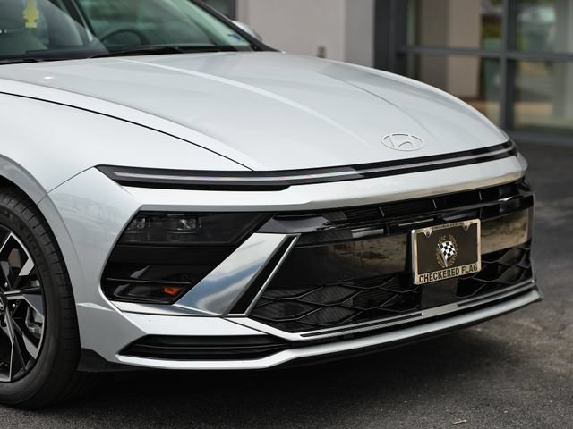 Used 2024 Hyundai Sonata SEL FWD image 2