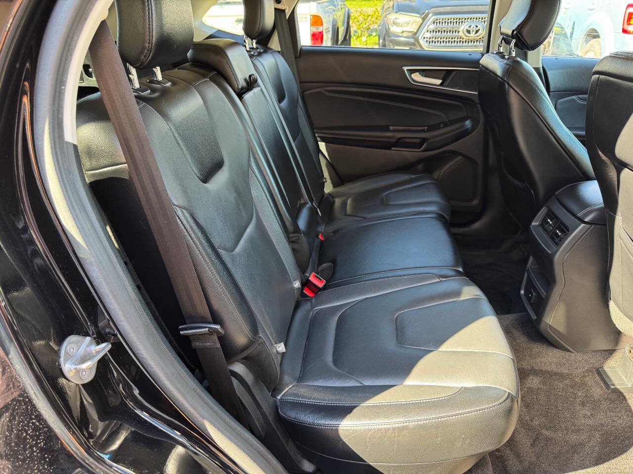 Used 2018 Ford Edge Titanium image 18
