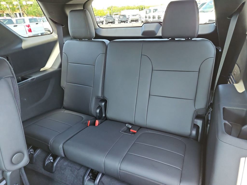 Used 2023 Chevrolet Traverse LT FWD image 34